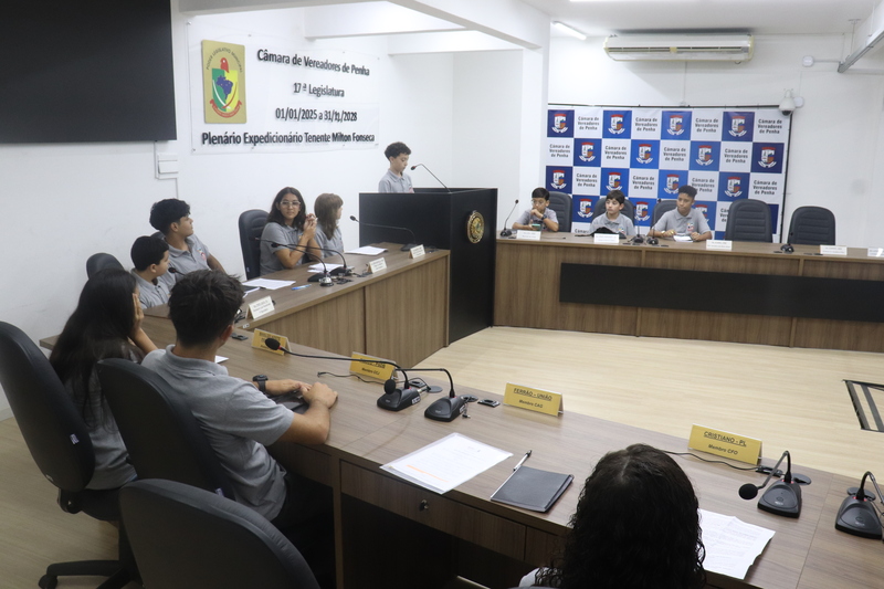 Vereadores mirins de Penha participam de encontro de formação