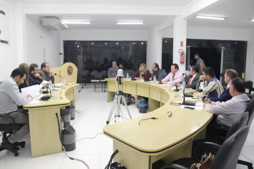 Vereadores aprovam contas do prefeito no exercício de 2015