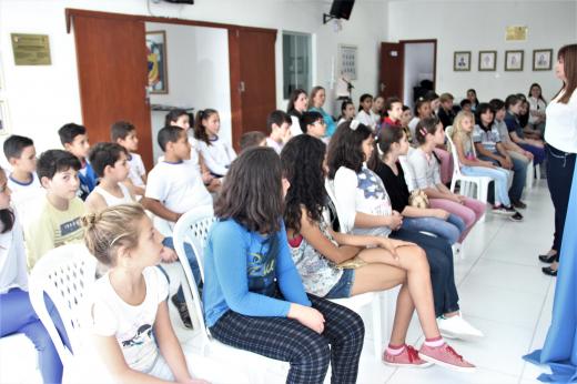 Alunos da Escola Antônio José Tiago visitam a Câmara
