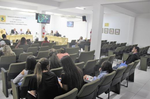 Dois vetos do prefeito são aprovados pelo Legislativo