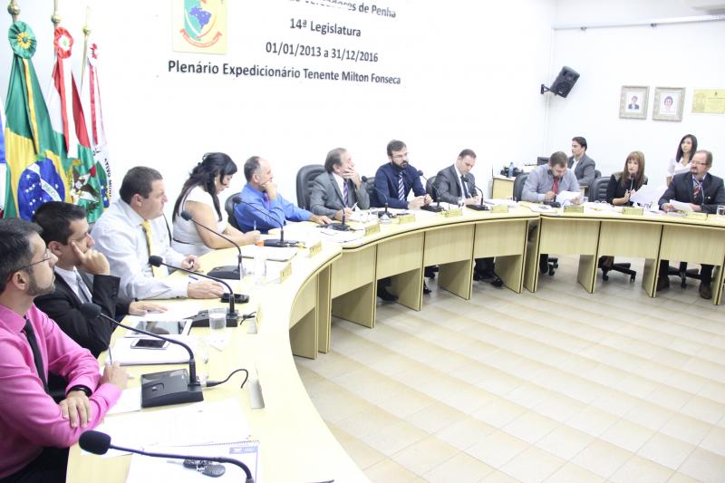 Vereadores votam projeto de reajuste dos servidores municipais Vereadores votam projeto de reajuste dos servidores municipais