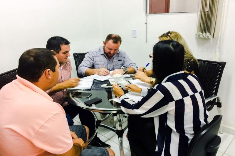 Comissões legislativas analisam 14 projetos de lei Comissões legislativas analisam 14 projetos de lei