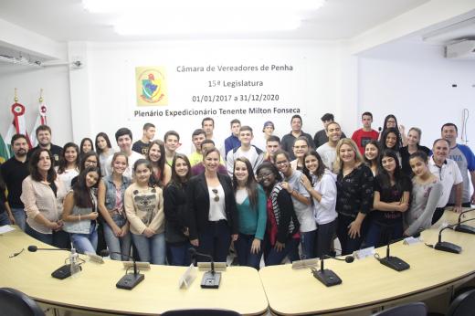 Alunos da Escola João Batista Paiva visitam o Legislativo