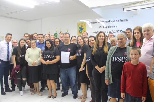 Legislativo Penhense presta homenagem a professoras e professores