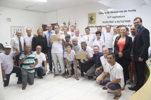 Legislativo homenageia Sarau Maré Popular e os “homens do terço”