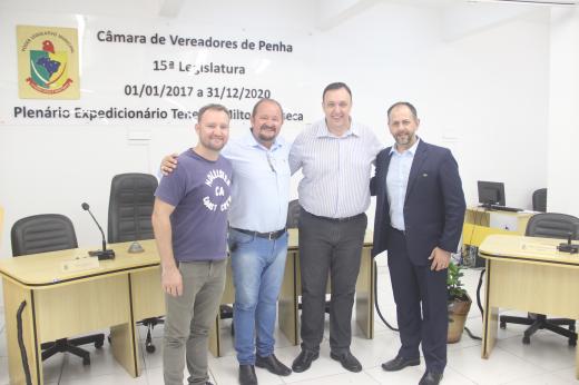 Presidente da UVB visita Legislativo Penhense