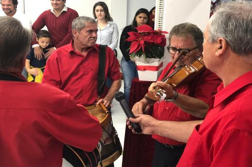 Legislativo Penhense recebe a visita da Bandeira do Divino