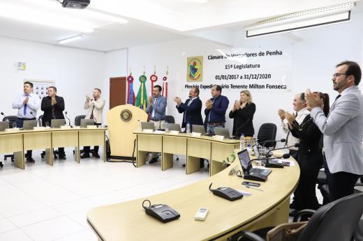 Anjos do Futebol e Festa do Divino recebem homenagem da Câmara de Penha