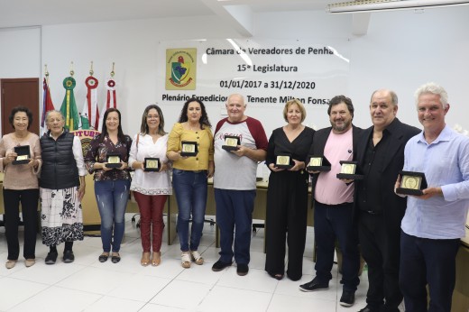 Professores recebem homenagem do Legislativo Penhense