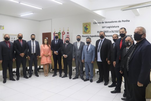 Vereadores, prefeito e vice-prefeita são empossados 