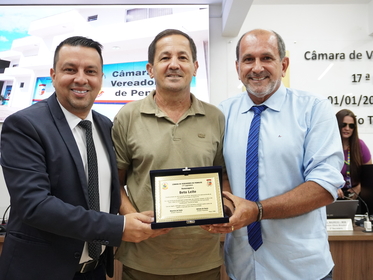 Câmara de Penha aprova programa para primeira infância e homenageia liderança cultural