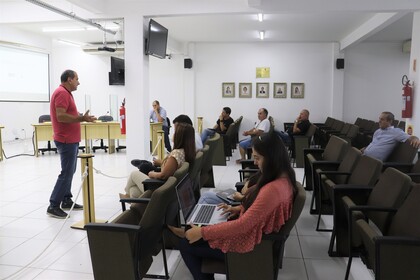 Reunião entre vereadores e a equipe da Sec. de Educação