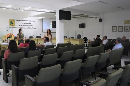 Reunião entre vereadores e a equipe da Sec. de Educação